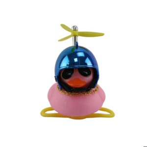 PATO DECORATIVO ROSA CON CASCO CROMADO AZUL